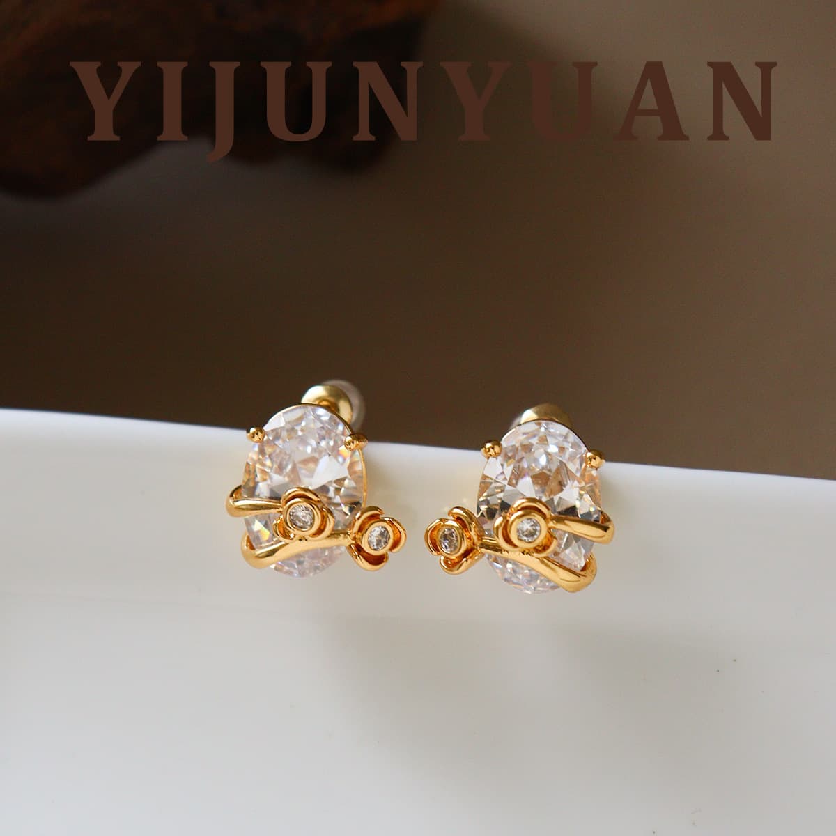 Fashionable And Exquisite Oval Zircon Flower Earrings